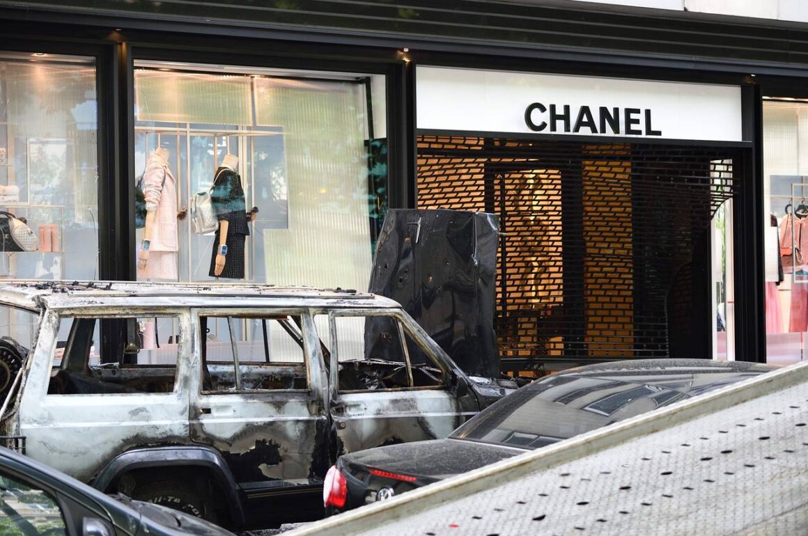 Kradzież W Butiku Chanel
