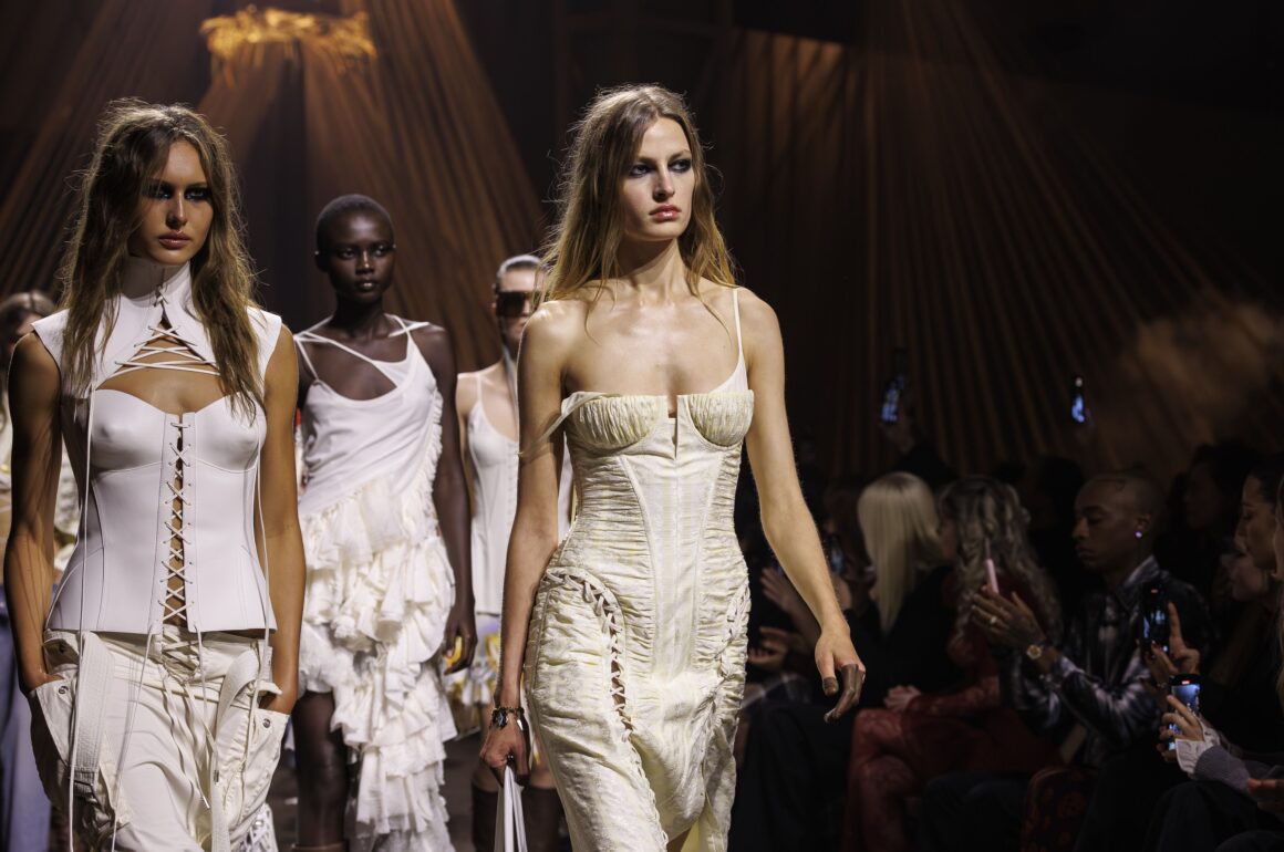 Co będzie modne w sezonie wiosna–lato 2026?